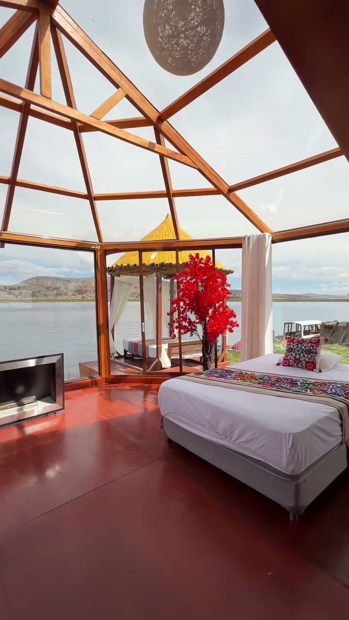 Dormitorio bajo la cúpula de vidrio